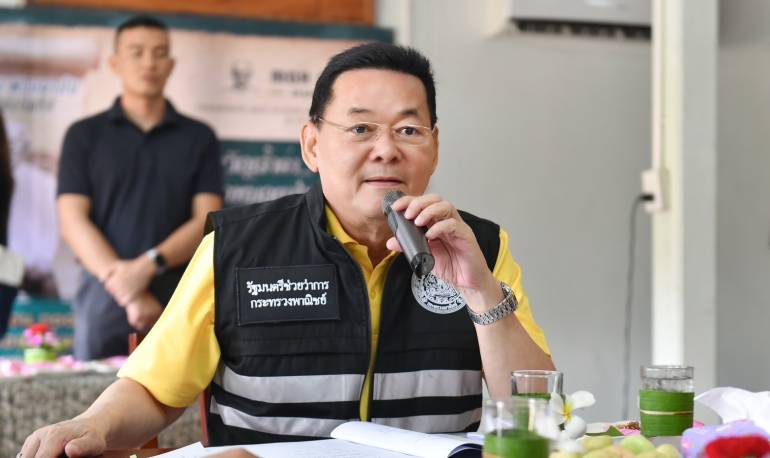 นายนภินทร ศรีสรรพางค์ รมช.พาณิชย์