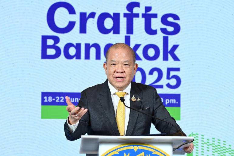 นายพิชัย นริพทะพันธุ์ รมว.พาณิชย์