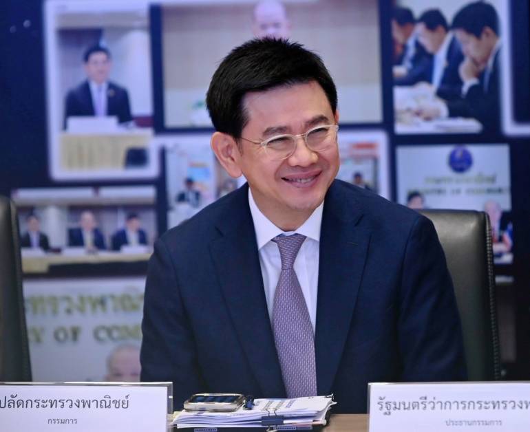 นายวุฒิไกร ลีวีระพันธุ์ ปลัดกระทรวงพาณิชย์ ในฐานะทีมเจรจาฝ่ายไทย เพื่อแก้ปัญหากรณีสหรัฐฯ ประกาศเก็บภาษีตอบโต้กับประเทศคู่ค้า (Reciprocal Tariffs)