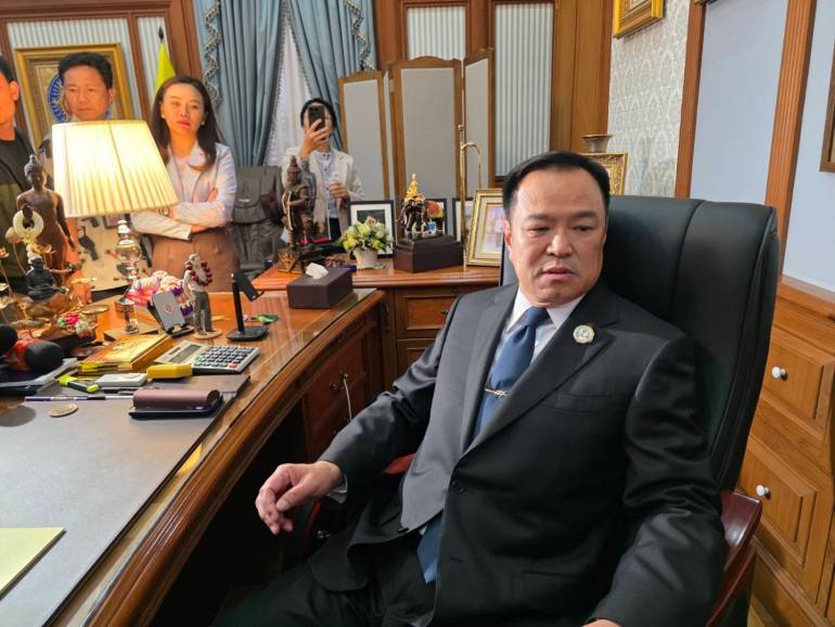 นายอนุทิน ชาญวีรกุล พรรคภูมิใจไทย