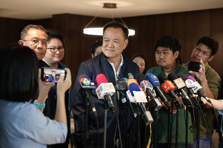 นายอนุทิน ชาญวีรกูล หัวหน้าพรรคภูมิใจไทย