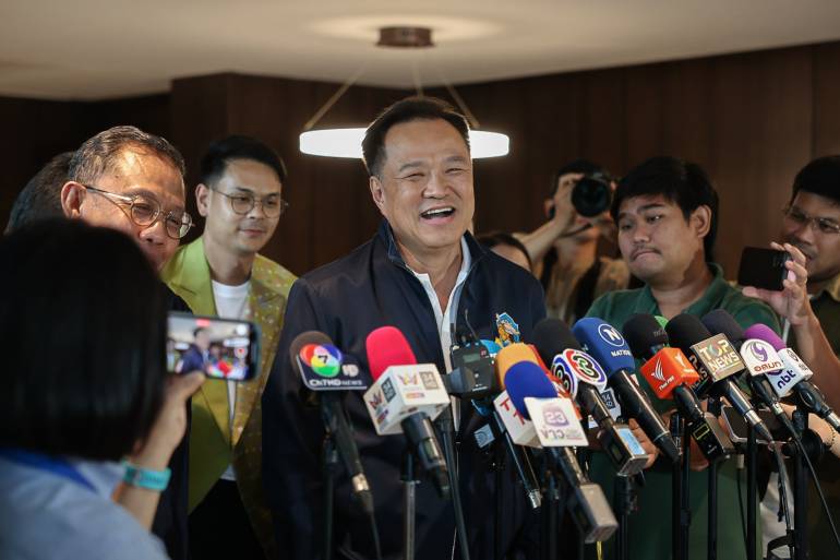 นายอนุทิน ชาญวีรกูล หัวหน้าพรรคภูมิใจไทย