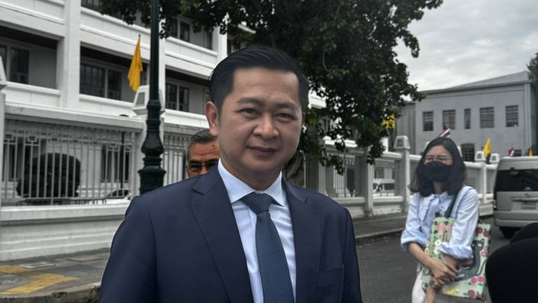 วิญญัติ ชาติมนตรี ทนายความของนายทักษิณ