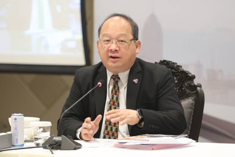 นายเกรียงไกร เธียรนุกุล ประธานสภาอุตสาหกรรมแห่งประเทศไทย (ส.อ.ท.) เป็นประธานการประชุมคณะกรรมการร่วมภาคเอกชน 3 สถาบัน (กกร.)