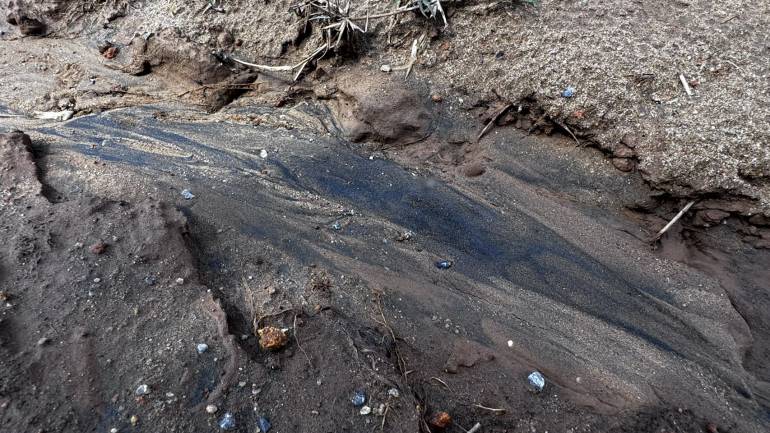 แร่ทองคำ บริเวณแม่น้ำเงียบ เมืองคูน แขวงเชียงขวาง ประเทศลาว