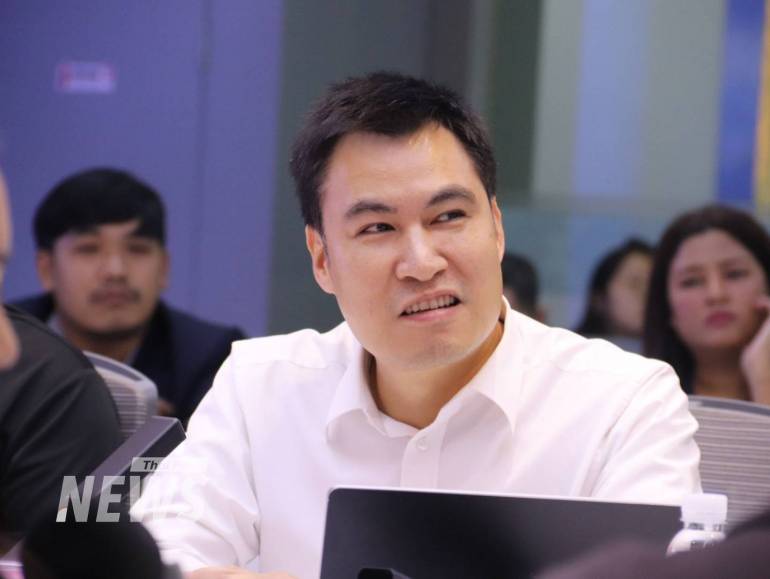 ซ่ง ชุนเฟิง (Song Chunfeng) รองบรรณาธิการบริหารกว่างซี เดลี่