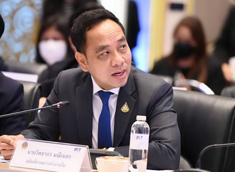 นายวิทยากร มณีเนตร  อธิบดีกรมการค้าภายใน