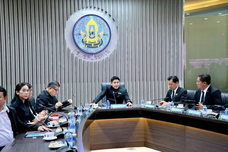 ร.อ.ธรรมนัส พรหมเผ่า รองนายกฯ และ รมว.เกษตรและสหกรณ์ 