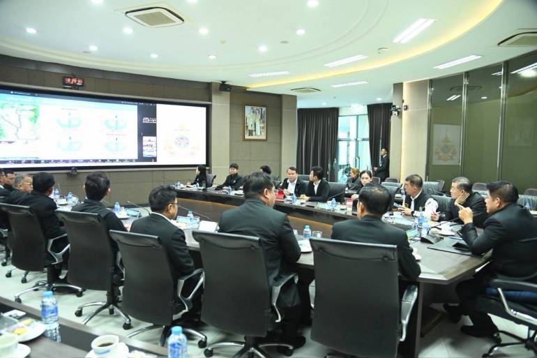 ร.อ.ธรรมนัส พรหมเผ่า รองนายกฯ และ รมว.เกษตรและสหกรณ์ 