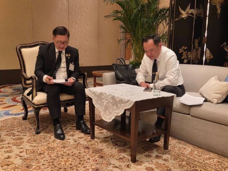 ภาพจากเฟซบุ๊ก Anutin Charnvirakul