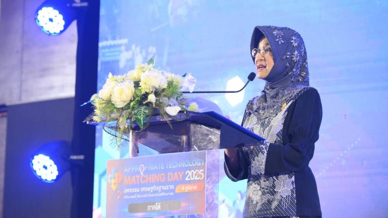 พญ.เพชรดาว โต๊ะมีนา ผู้ช่วยรัฐมนตรีประจำกระทรวงอุดมศึกษา วิทยาศาสตร์ วิจัยและนวัตกรรม