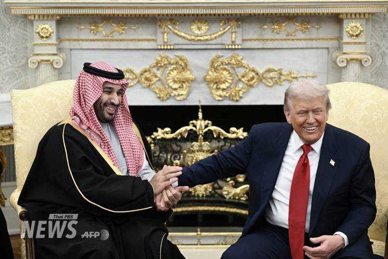 เจ้าชายโมฮัมมัด บิน ซัลมาน มกุฎราชกุมารและนายกรัฐมนตรีแห่งซาอุดีอาระเบีย (ซ้าย) และโดนัลด์ ทรัมป์ ประธานาธิบดีสหรัฐอเมริกา (ขวา)