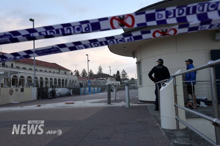 เจ้าหน้าที่ตำรวจปฏิบัติงานในพื้นที่เกิดเหตุกราดยิงที่หาดบอนได