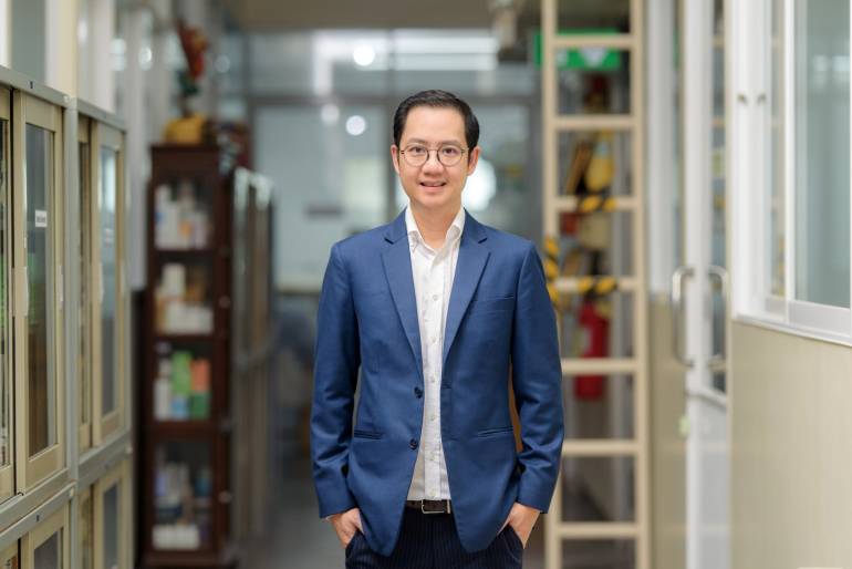 นายสิทธิชัย แดงประเสริฐ  ประธานเจ้าหน้าที่บริหาร บริษัท โรงงานเภสัชอุตสาหกรรม เจเอสพี (ประเทศไทย) จำกัด (มหาชน) (JSP) 