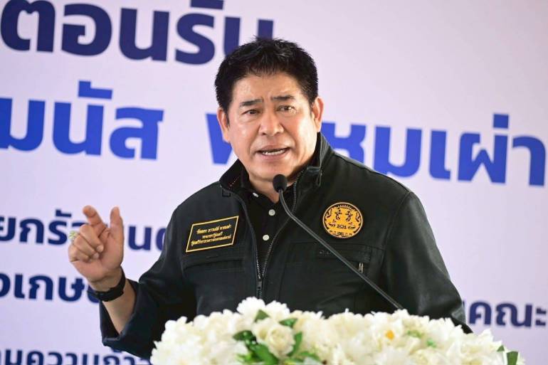  ร้อยเอก ธรรมนัส พรหมเผ่า รองนายกรัฐมนตรีและรัฐมนตรีว่าการกระทรวงเกษตรและสหกรณ์ 