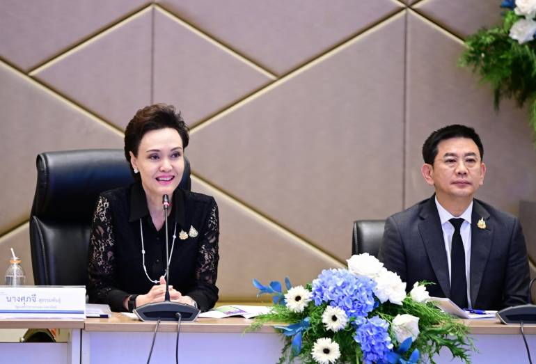 นางศุภจี สุธรรมพันธุ์ รมว.พาณิชย์   