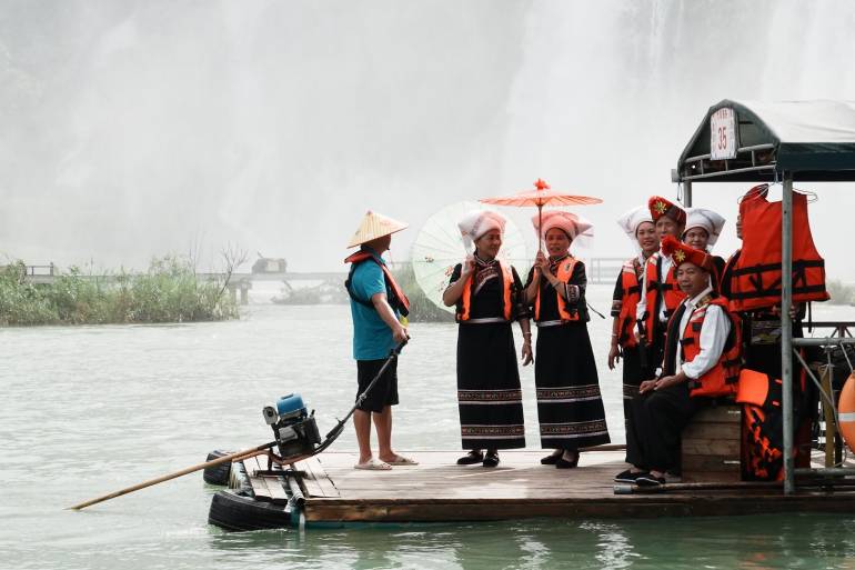 ล่องเรือ น้ำตกเต๋อเทียน