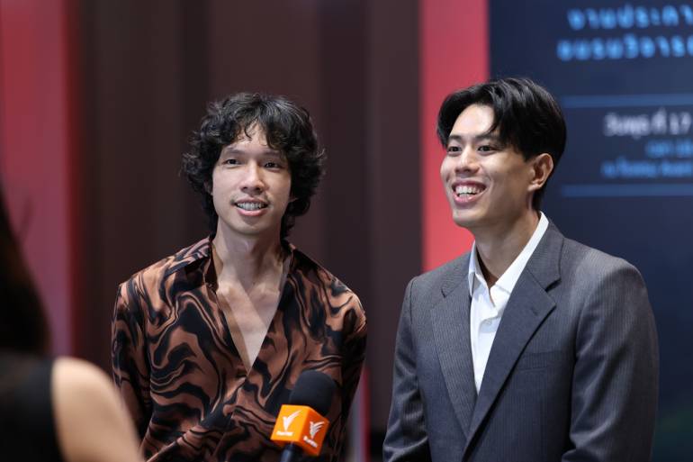 เอกพงษ์ สราญเศรษฐ์ - ธนกฤต ดวงมณีพร ผู้กำกับภาพยนตร์สารคดีเรื่อง อํานาจ ศรัทธา อนาคต (ภาพจาก ชมรมวิจารณ์บันเทิง)