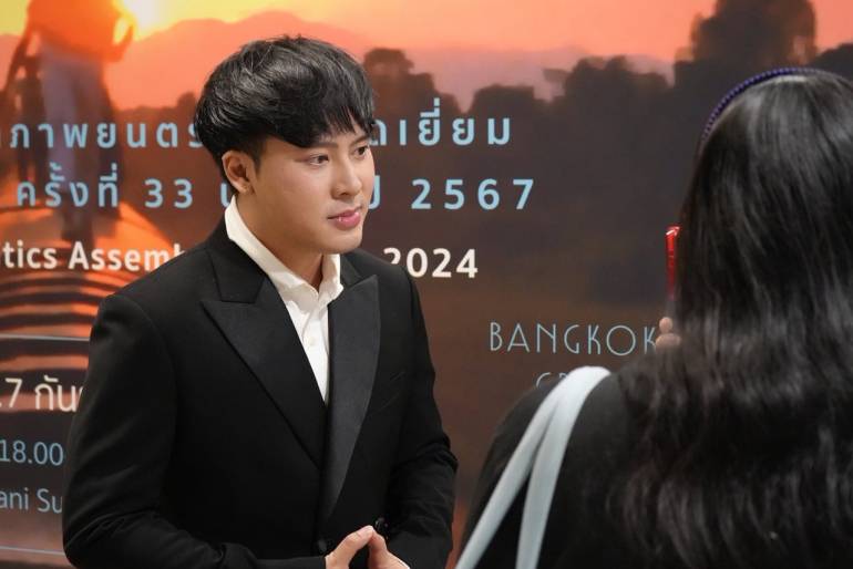 นฤเบศ กูโน ผู้กำกับภาพยนตร์เรื่อง วิมานหนาม (ภาพจาก ชมรมวิจารณ์บันเทิง)