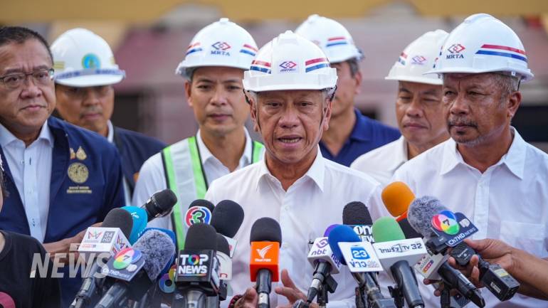 นายพิพัฒน์ รัชกิจประการ รองนายกฯ และ รมว.คมนาคม