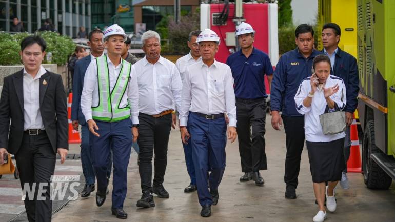 นายพิพัฒน์ รัชกิจประการ รองนายกฯ และ รมว.คมนาคม ลงพื้นที่ตรวจสอบเหตุการณ์ถนนสามเสนทรุดตัว บริเวณหน้าโรงพยาบาลวชิรพยาบาล