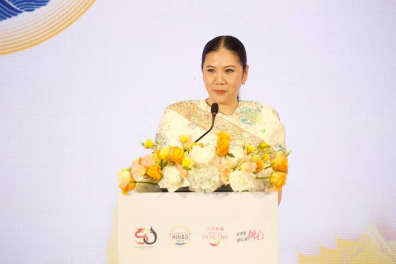 นางสาวฐาปนีย์ เกียรติไพบูลย์ ผู้ว่าการการท่องเที่ยวแห่งประเทศไทย (ททท.)