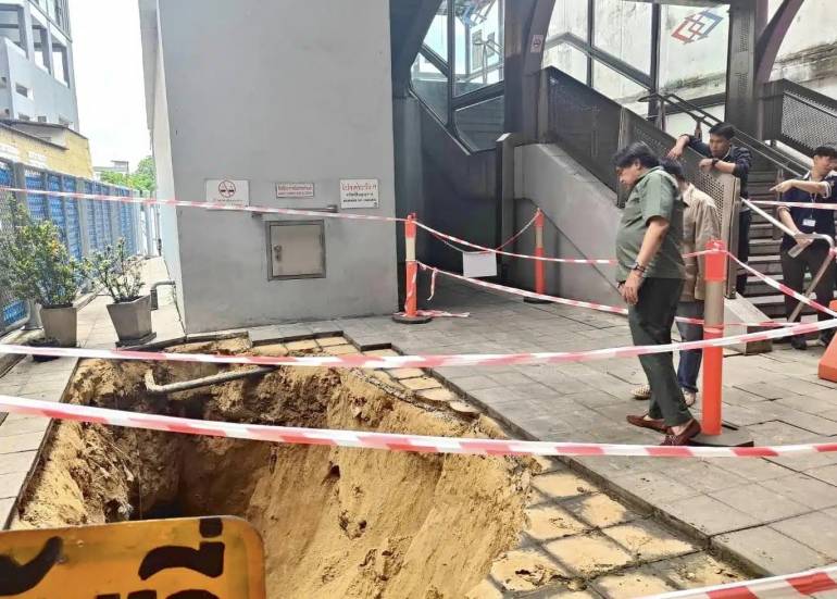 25 ส.ค. 2567 เกิดเหตุถนนทรุดตัวบริเวณสถานี 