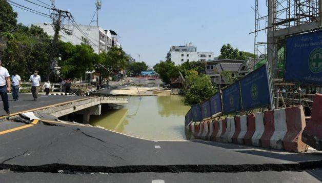 27 ก.พ. 2565 ถนนทรุด สะพานข้ามคลองเคล็ด ถนนอุดมสุข