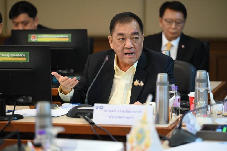 นายพจน์ อร่ามวัฒนานนท์ ประธานกรรมการ หอการค้าไทยและสภาหอการค้าแห่งประเทศไทย