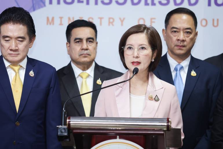 น.ส.ตรีนุช เทียนทอง รมว.แรงงาน