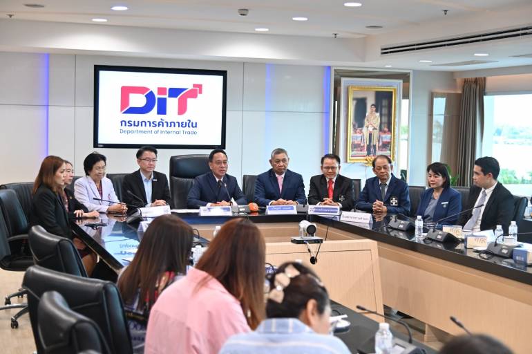 นายวิทยากร มณีเนตร อธิบดีกรมการค้าภายใน ประชุมร่วมกับสมาคมโรงพยาบาลเอกชน กรมสนับสนุนบริการสุขภาพ สำนักงานคณะกรรมการอาหาร และ ยาหรือ อย. 