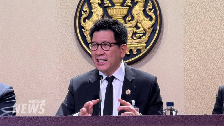  นายเอกนิติ นิติทัณฑ์ประภาศ รองนายกฯ และ รมว.การคลัง 