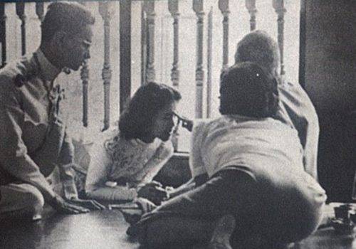วันที่ 28 เมษายน 2493 พระราชพิธีราชาภิเษกสมรส สมเด็จพระพันวัสสาอัยยิกาเจ้า พระราชทานน้ำพระมหาสังข์ ณ วังสระปทุม