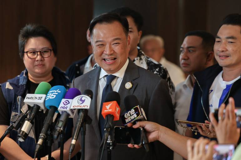 อนุทิน ชาญวีรกูล หัวหน้าพรรคภูมิใจไทย