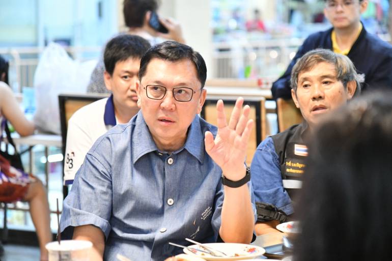 นายจตุพร บุรุษพัฒน์ รมว.พาณิชย์