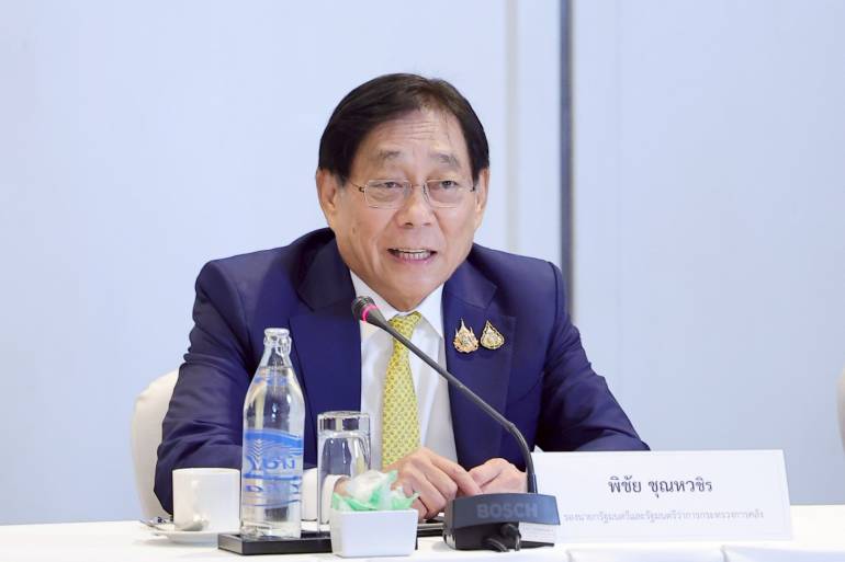 นายพิชัย ชุณหวชิร รองนายกและรมว.คลัง หัวหน้าทีมไทยแลนด์ เจรจาภาษีสหรัฐฯ