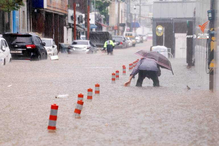 ถนนที่ถูกน้ำท่วมจากฝนที่ตกหนักในเมืองกวางจู เกาหลีใต้ เมื่อวันที่ 17 กรกฎาคม 2025