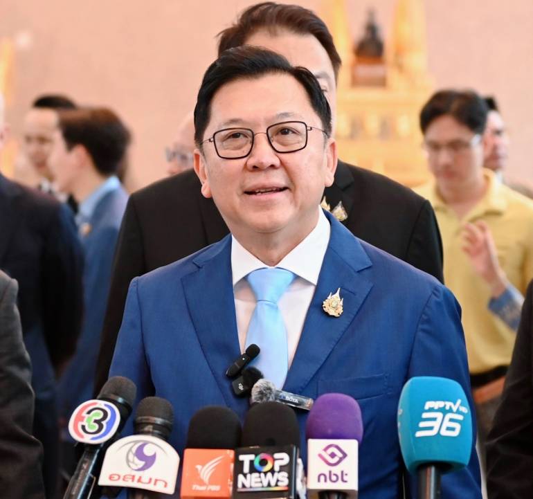นายจตุพร บุรุษพัฒน์ รมว.พาณิชย์