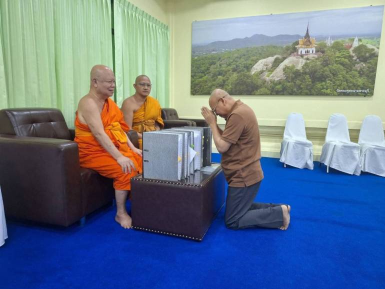 อดีตพระเทพวชิรธีราภรณ์ อดีตเจ้าอาวาสวัดพระพุทธบาทฉาย จ. สระบุรี ได้ส่งมอบเอกสารสำคัญของวัดพระพุทธฉาย