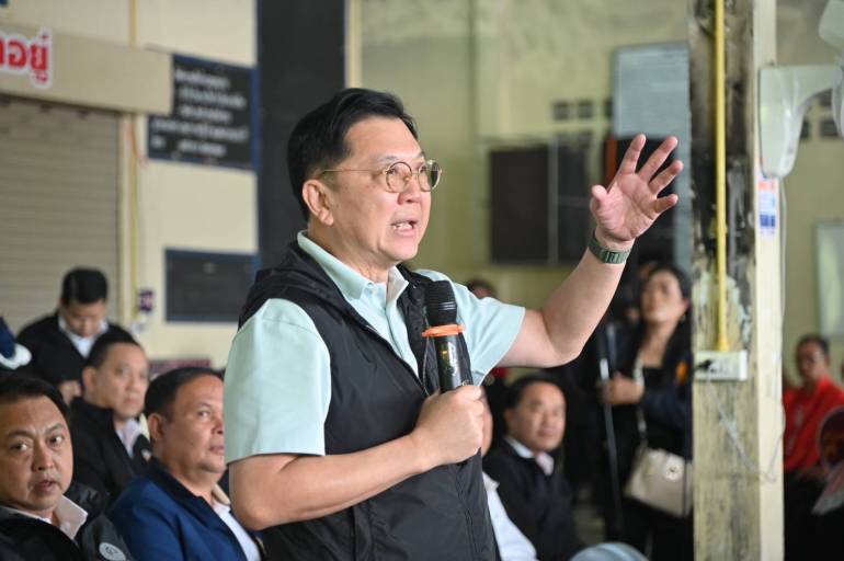 นายจตุพร บุรุษพัฒน์ รมว.พาณิชย์