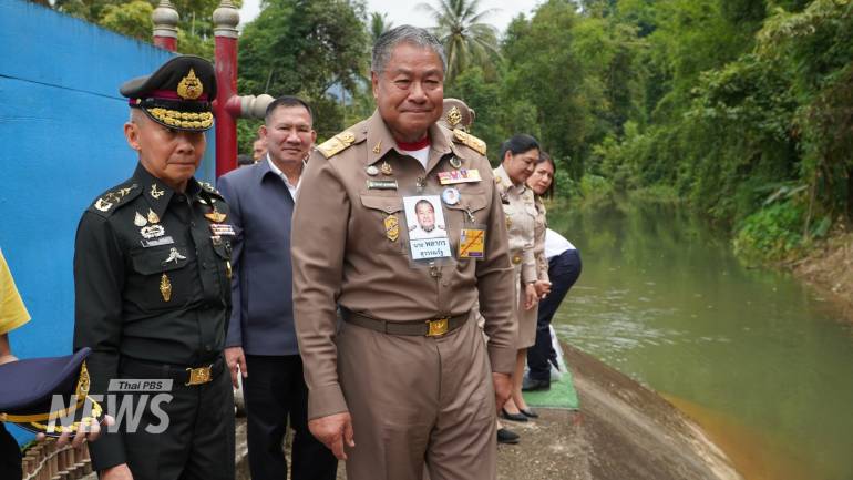 นายพลากร สุวรรณรัฐ องคมนตรี ประธานอนุกรรมการติดตามและขับเคลื่อนโครงการอันเนื่องมาจากพระราชดำริ ในพื้นที่ภาคเหนือ