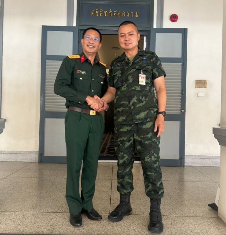 พ.อ.(อาวุโส) Nguyen Tat Diem รองผู้ช่วยทูตทหารเวียดนามประจำประเทศไทย เข้าพบหารือเรื่องความร่วมมือทางด้านการทหาร และกระชับความสัมพันธ์ของ 2 กองทัพให้แน่นแฟ้น  ที่ กองบัญชาการกองทัพบก (บก.ทบ.)