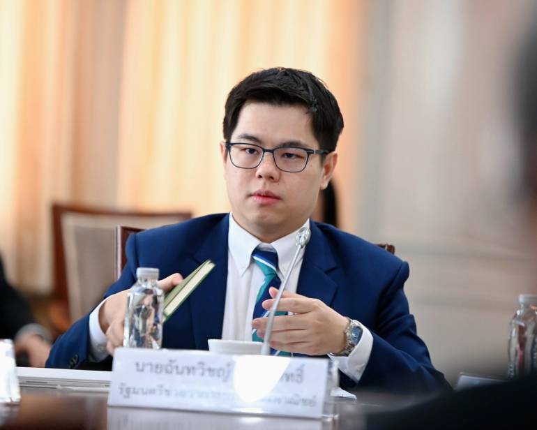 นายฉันทวิชญ์ ตัณฑสิทธิ์ รัฐมนตรีช่วยว่าการกระทรวงพาณิชย์