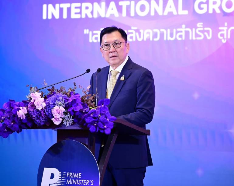 นายจตุพร บุรุษพัฒน์ รมว.พาณิชย์