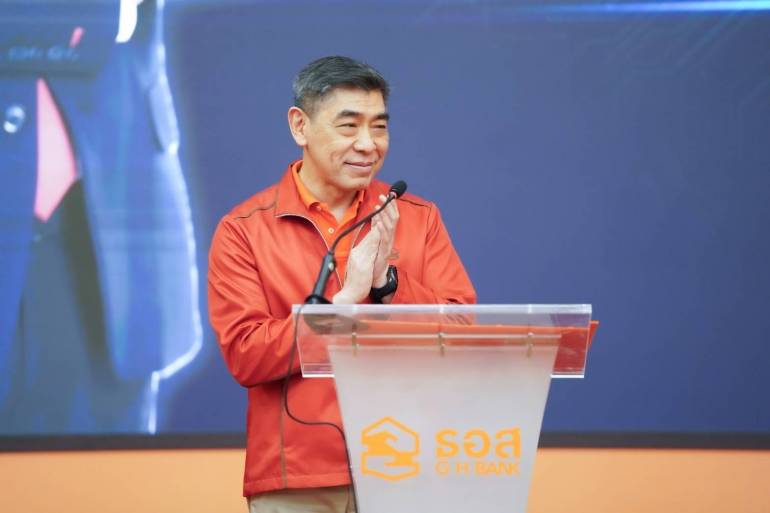 นายกมลภพ วีระพละ กรรมการผู้จัดการธนาคารอาคารสงเคราะห์ (ธอส.) และรักษาการผู้อำนวยการศูนย์ข้อมูลอสังหาริมทรัพย์ (REIC)