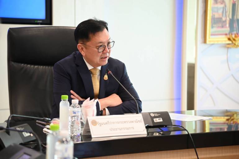 นายจตุพร บุรุษพัฒน์ รมว.พาณิชย์