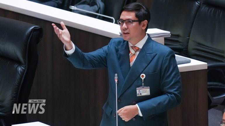 นายรังสิมันต์ โรม ประธานคณะกรรมาธิการความมั่นคงแห่งรัฐ กิจการชายแดนไทย ยุทธศาสตร์ชาติ และการปฏิรูปประเทศ สภาผู้แทนราษฎร