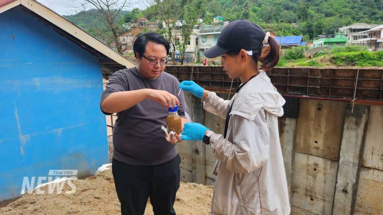 มูลนิธิบูรณะนิเวศ กรีนพีซ และมหาวิทยาลัยแม่ฟ้าหลวง เก็บตัวอย่างน้ำในแม่น้ำกก เพื่อตรวจหาสารปนเปื้อนจากการทำเหมืองแร่ในรัฐฉาน