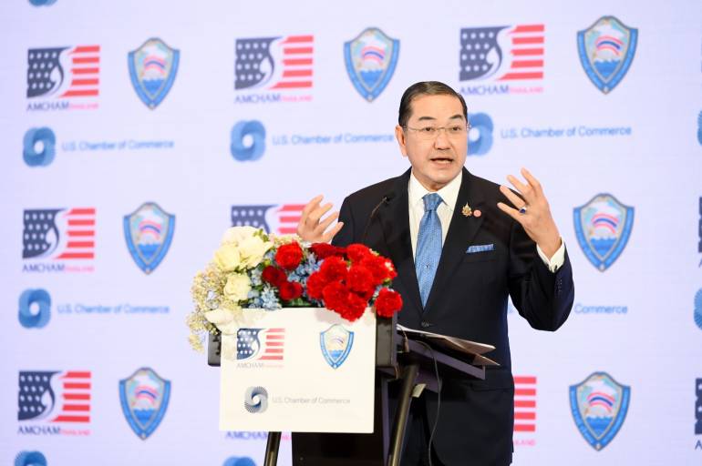 ดร.สุรเกียรติ์ เสถียรไทย อดีตรองนายกรัฐมนตรี และอดีตรัฐมนตรีว่าการกระทรวงการต่างประเทศของประเทศไทย