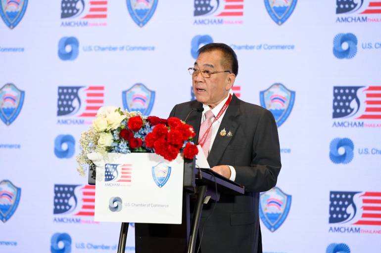 นายพจน์ อร่ามวัฒนานนท์ประธานกรรมการหอการค้าไทย และสภาหอการค้าแห่งประเทศไทย